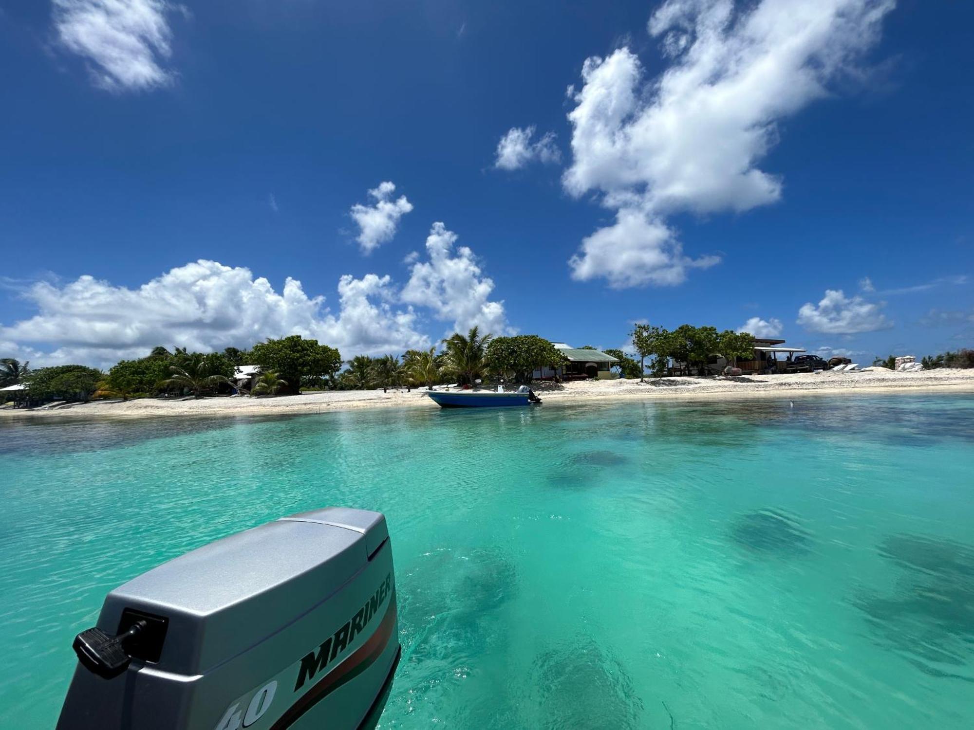 Rangiroa Bliss Hotel Tiputa Exterior photo