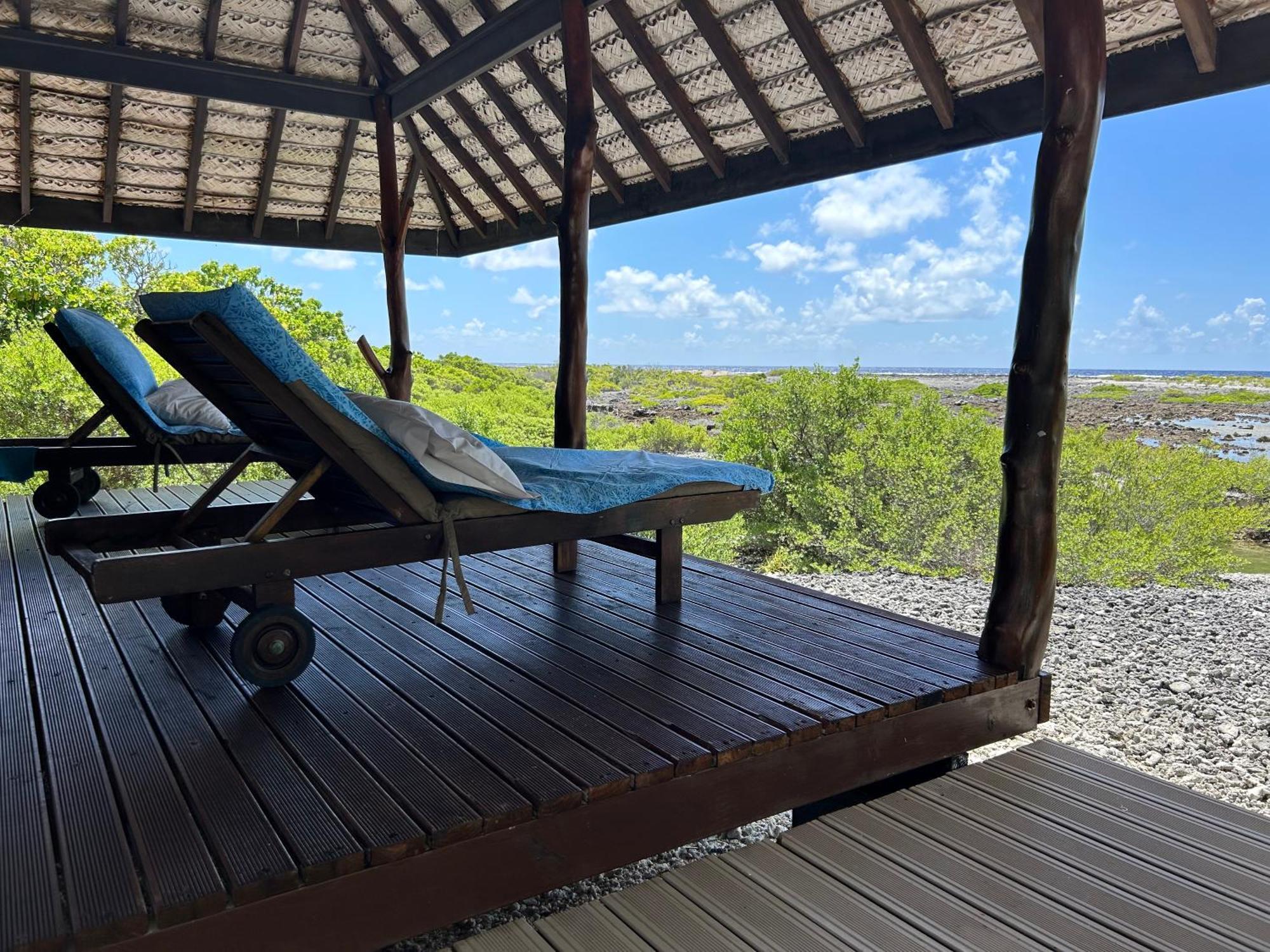 Rangiroa Bliss Hotel Tiputa Exterior photo