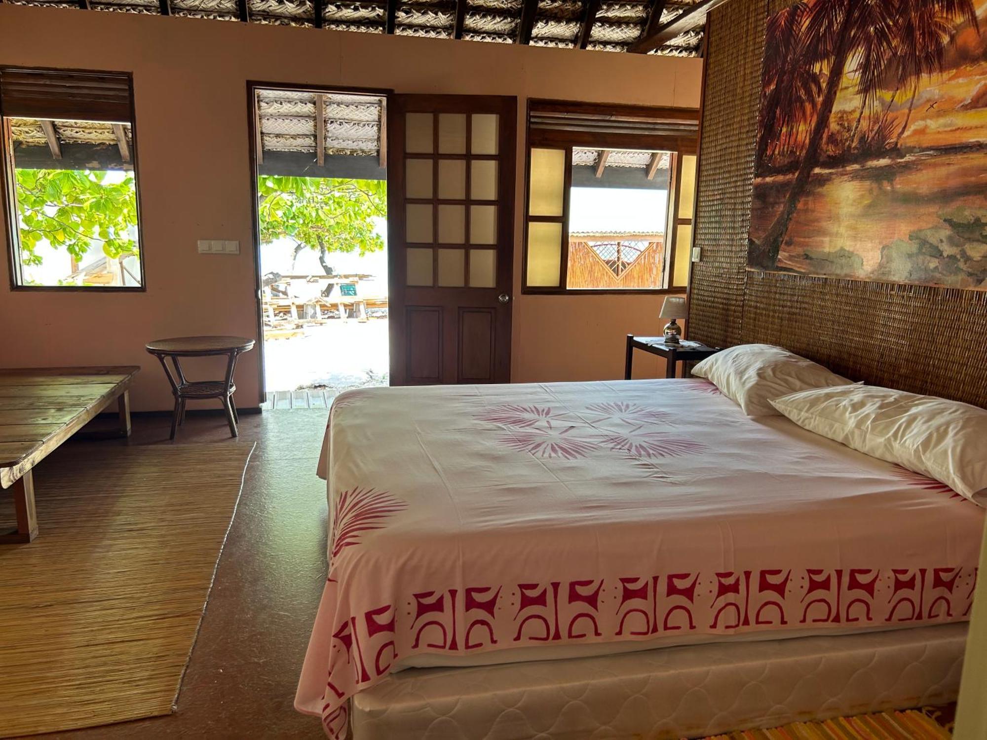 Rangiroa Bliss Hotel Tiputa Exterior photo