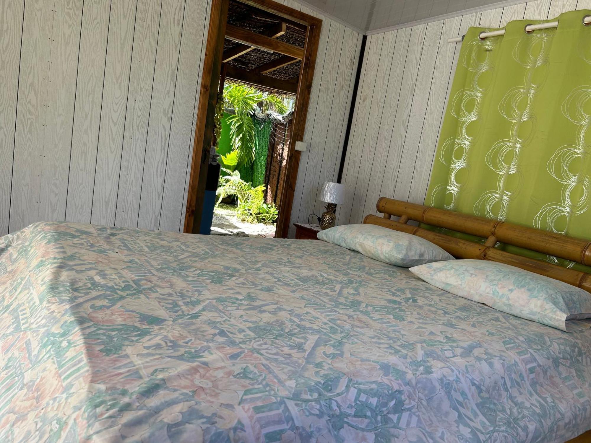 Rangiroa Bliss Hotel Tiputa Exterior photo