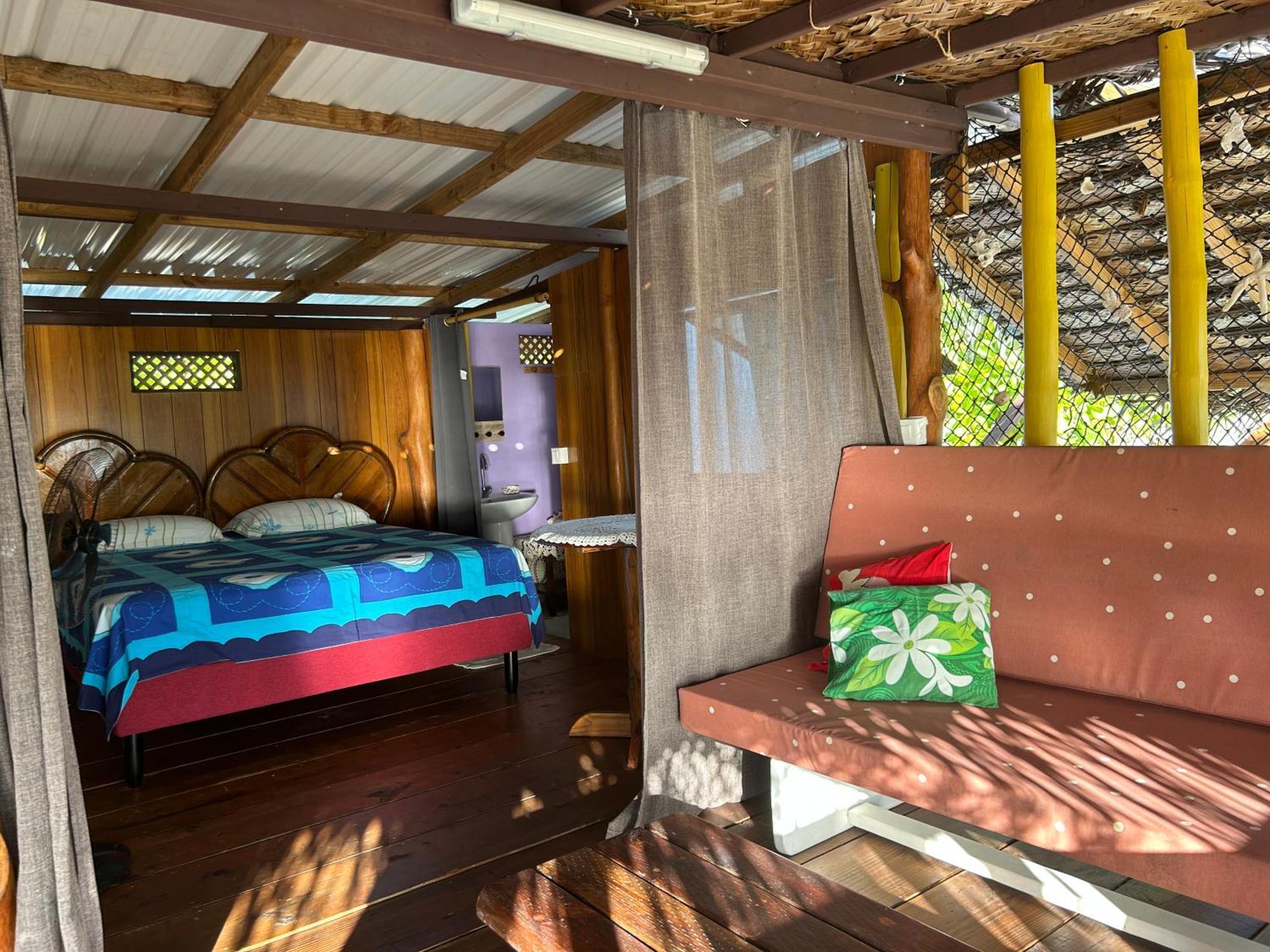Rangiroa Bliss Hotel Tiputa Exterior photo