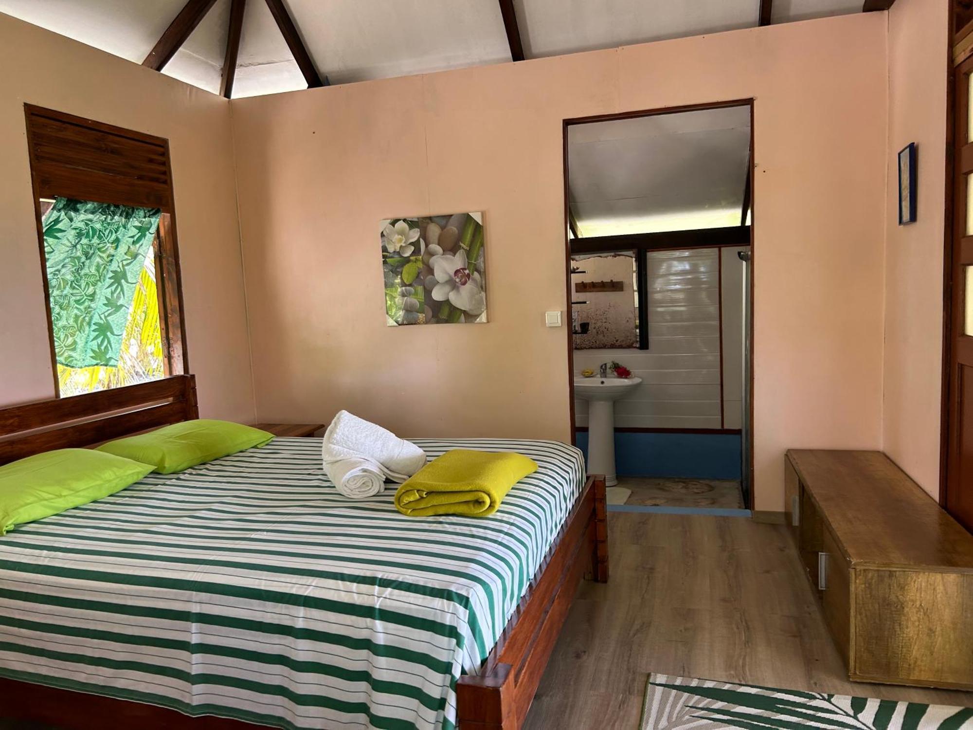 Rangiroa Bliss Hotel Tiputa Exterior photo