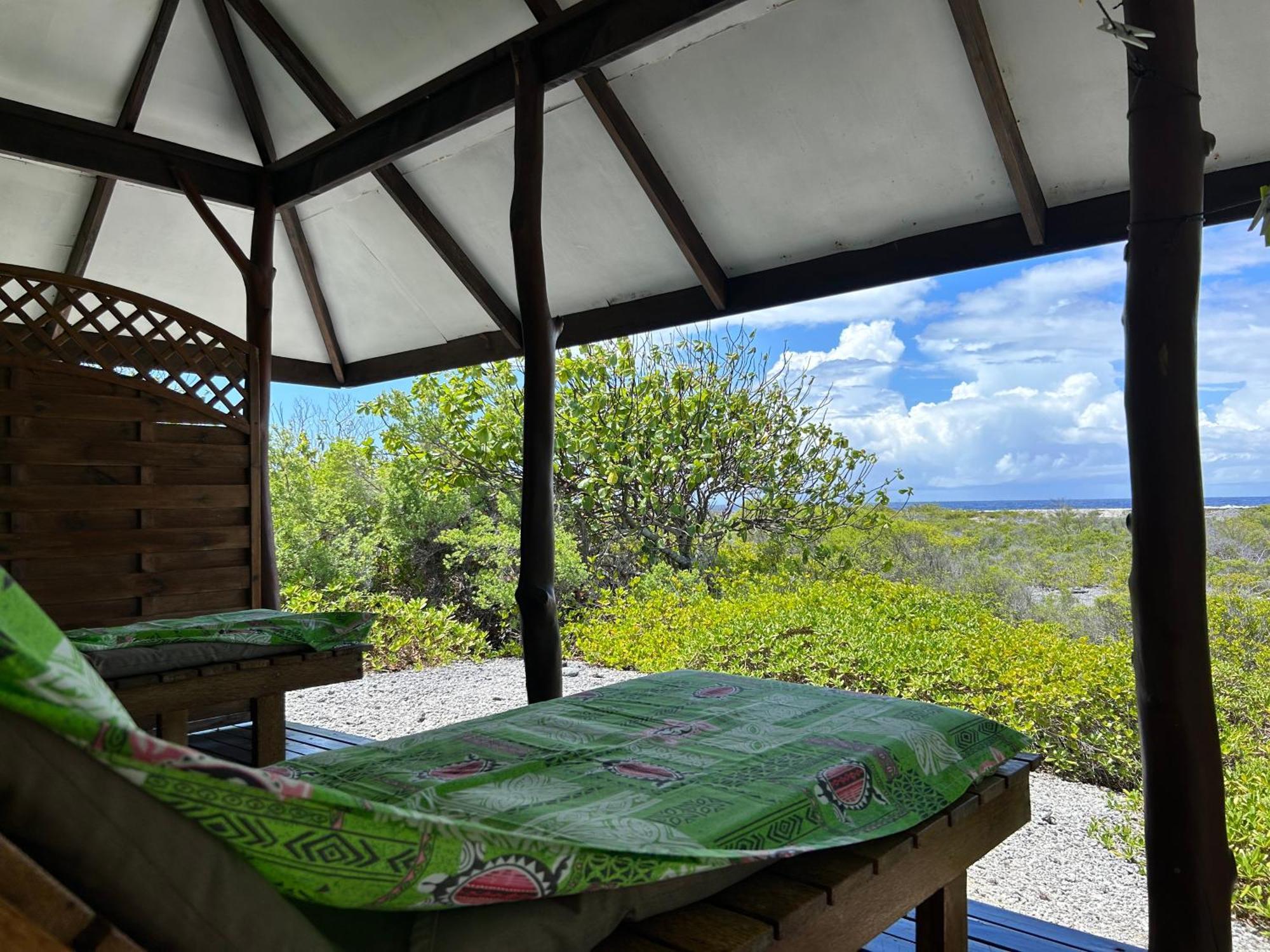 Rangiroa Bliss Hotel Tiputa Exterior photo