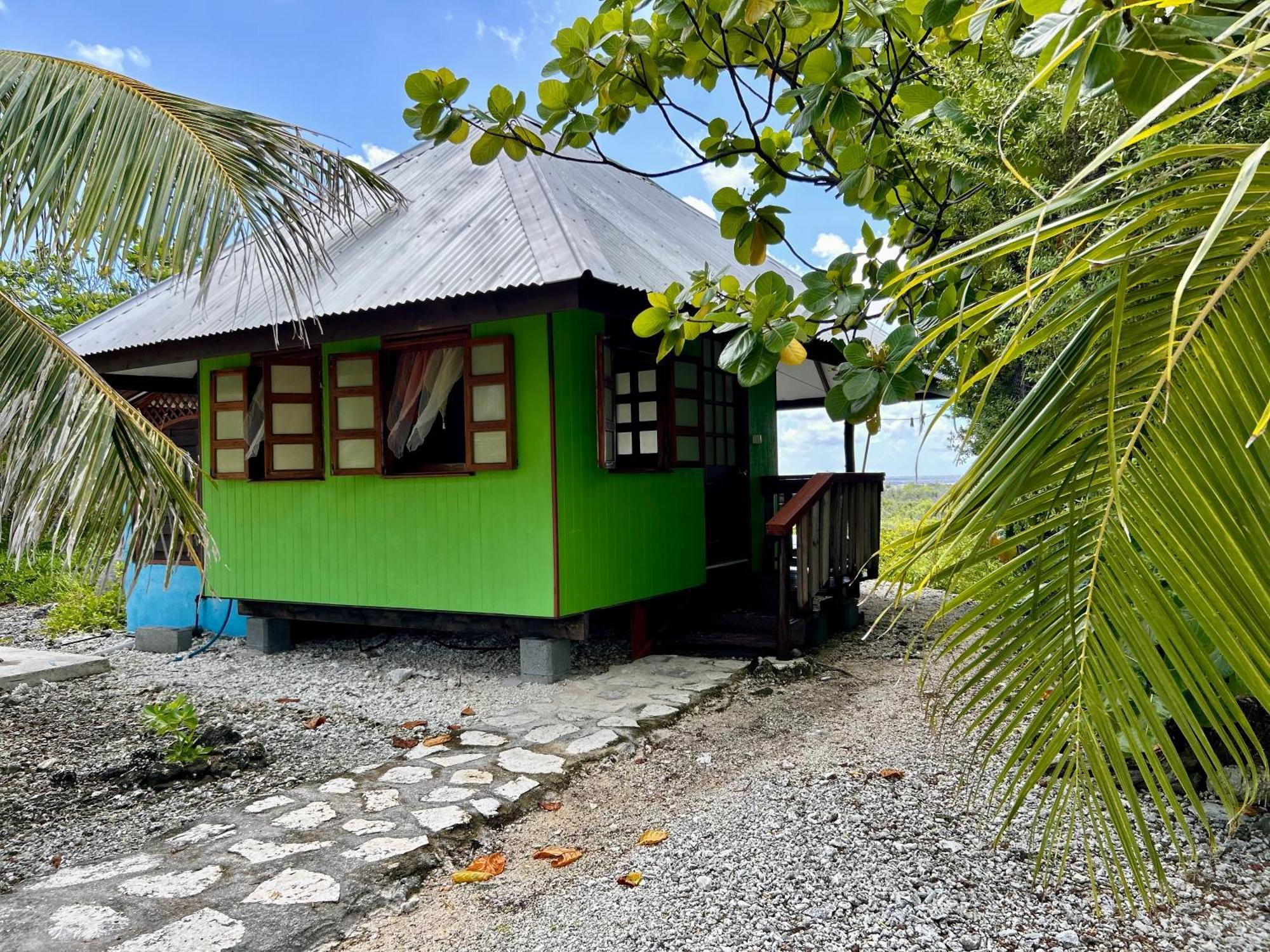 Rangiroa Bliss Hotel Tiputa Exterior photo