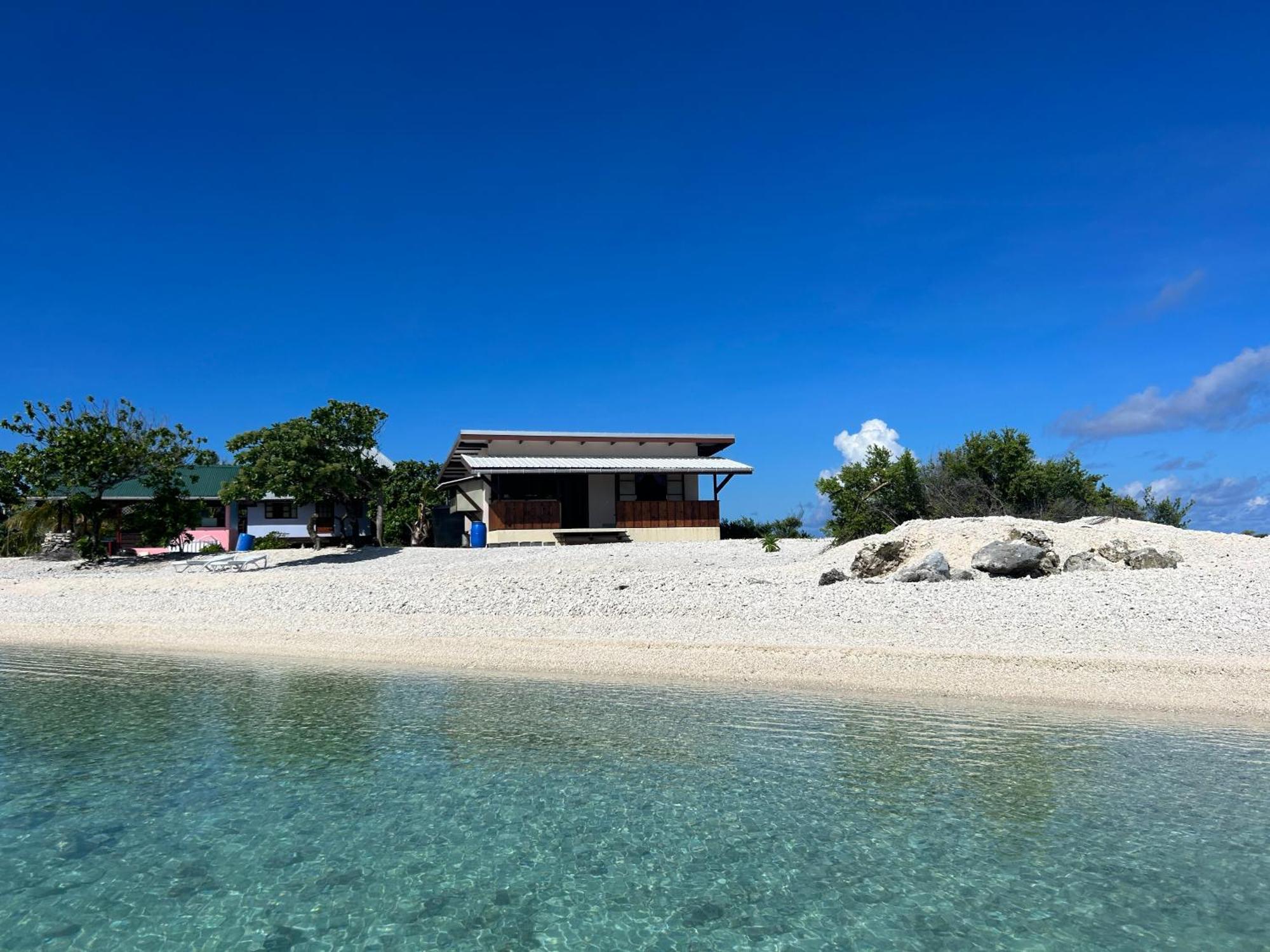 Rangiroa Bliss Hotel Tiputa Exterior photo