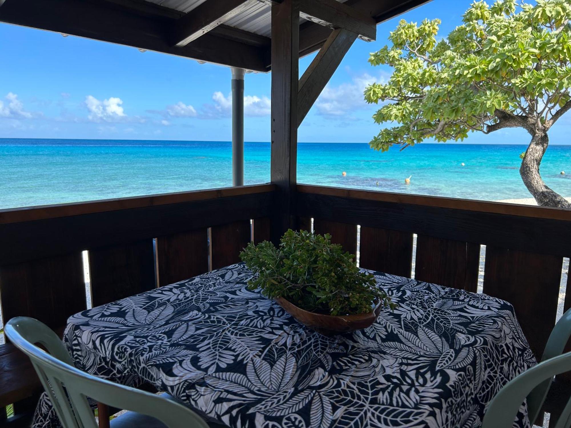 Rangiroa Bliss Hotel Tiputa Exterior photo