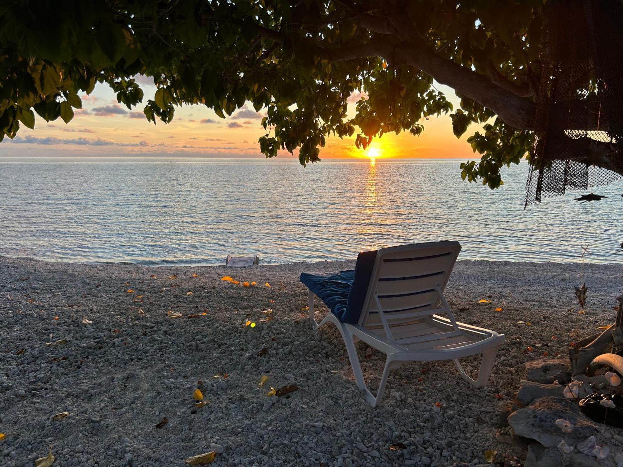 Rangiroa Bliss Hotel Tiputa Exterior photo