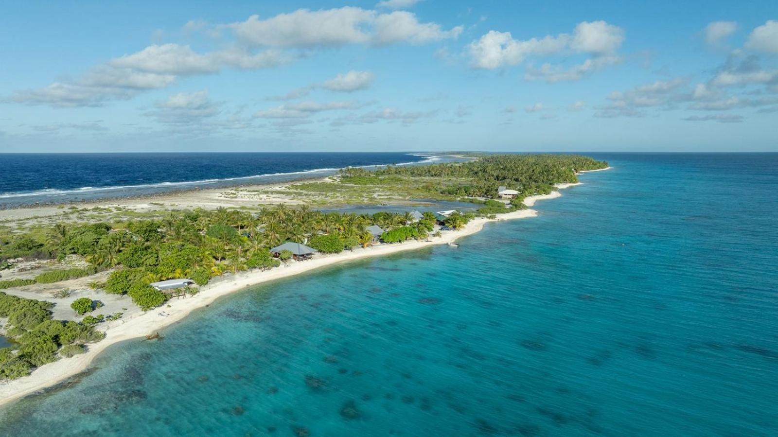 Rangiroa Bliss Hotel Tiputa Exterior photo