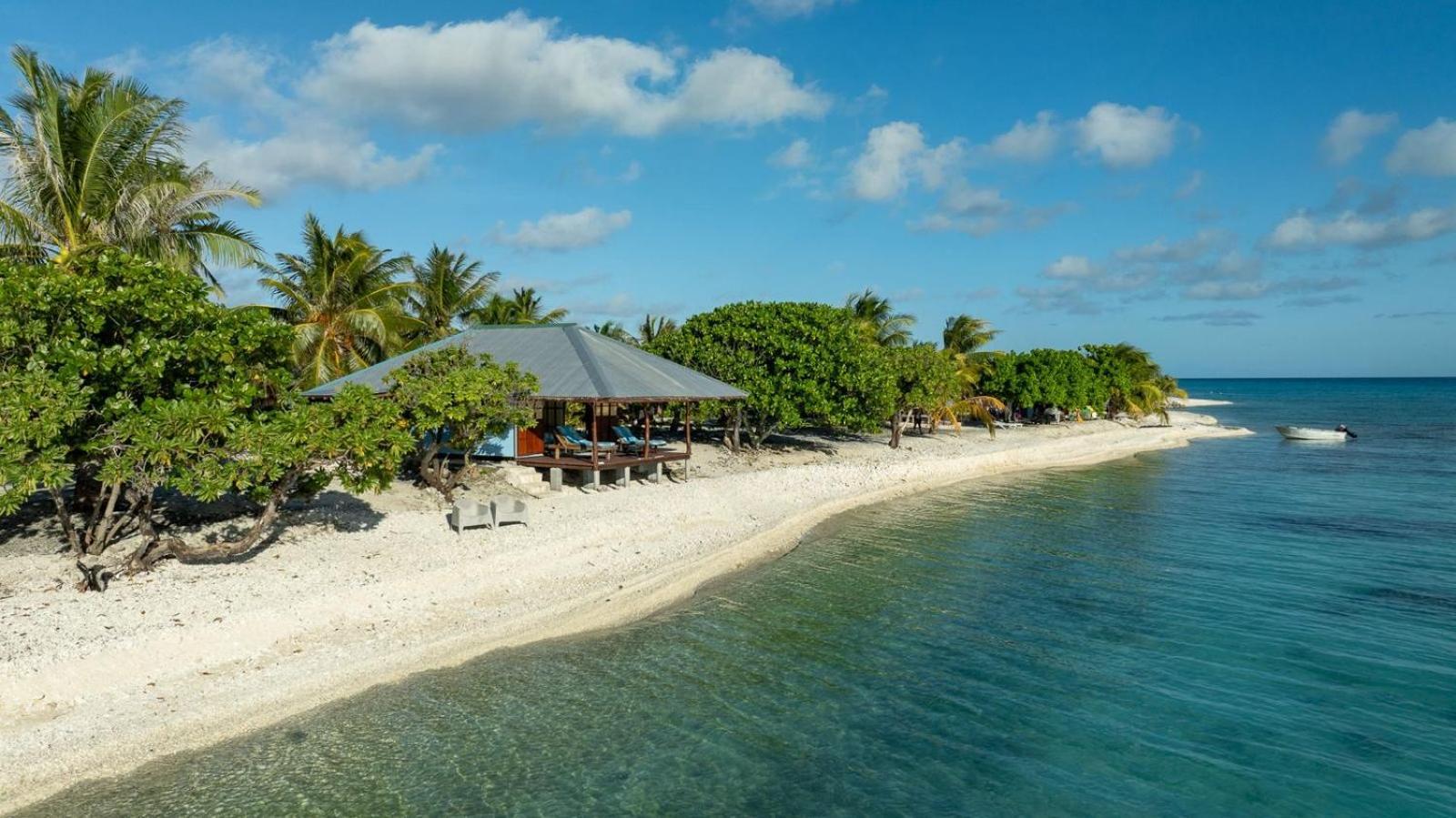 Rangiroa Bliss Hotel Tiputa Exterior photo