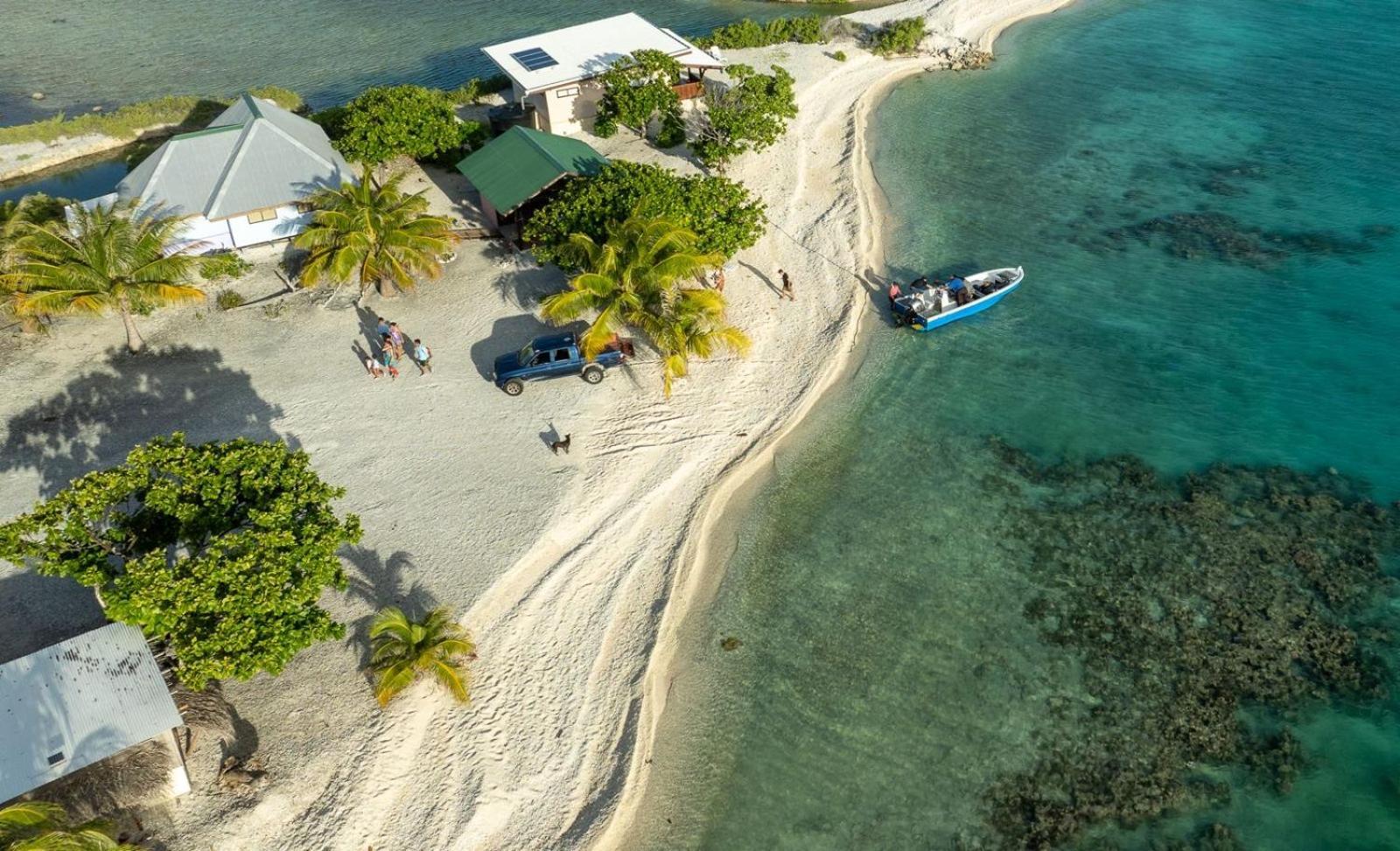 Rangiroa Bliss Hotel Tiputa Exterior photo