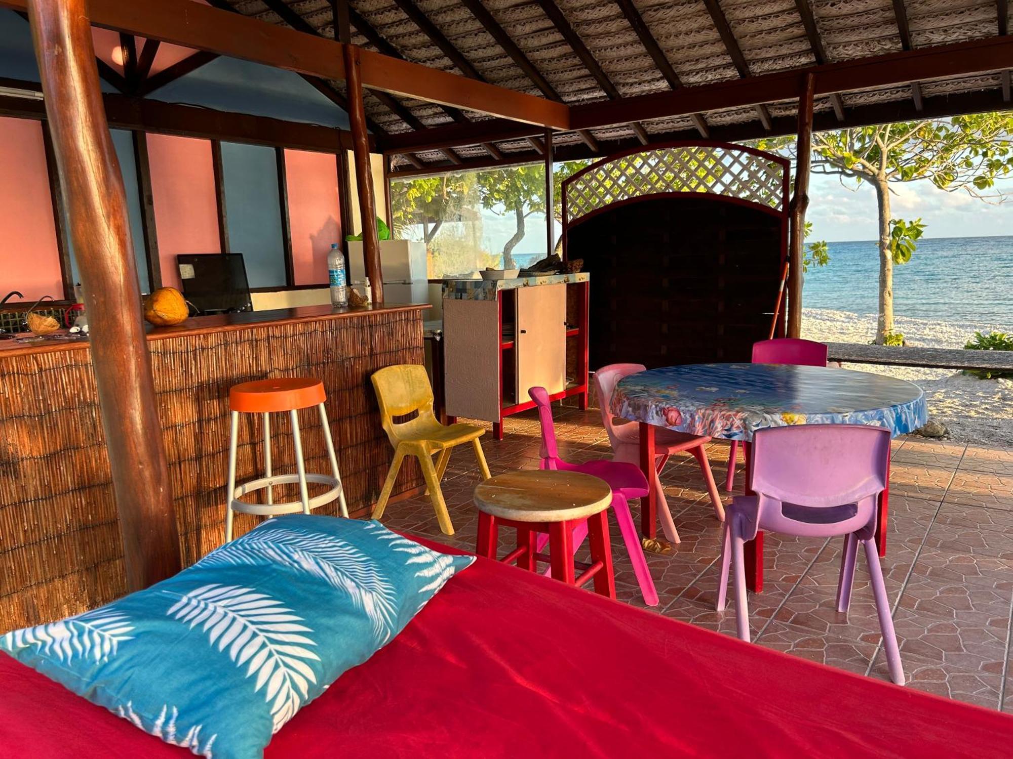 Rangiroa Bliss Hotel Tiputa Exterior photo