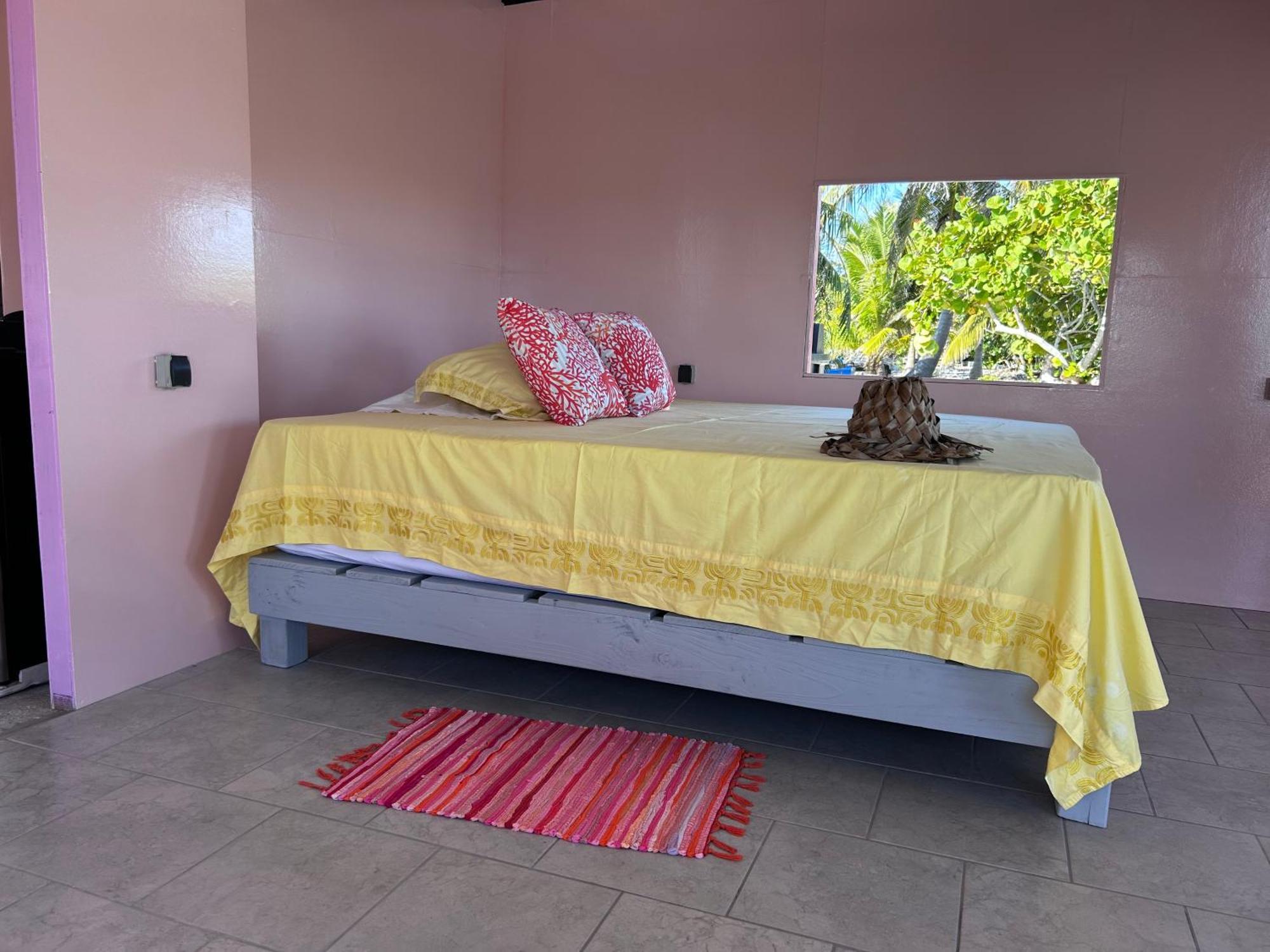 Rangiroa Bliss Hotel Tiputa Exterior photo
