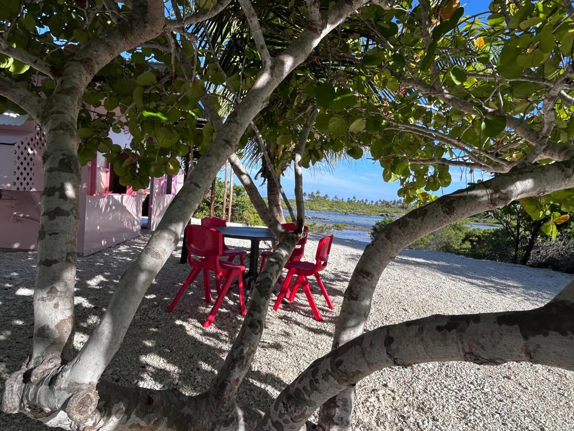 Rangiroa Bliss Hotel Tiputa Exterior photo
